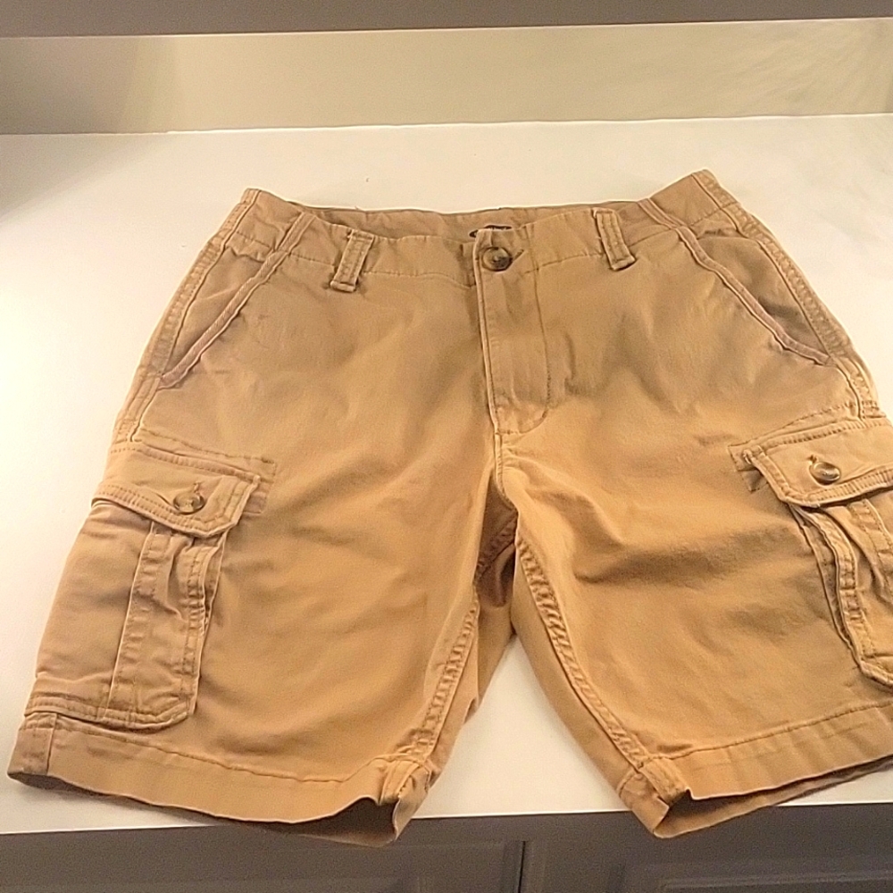 Old Navy Men's Size 16 dark khaki cargo shorts. 30" Waist